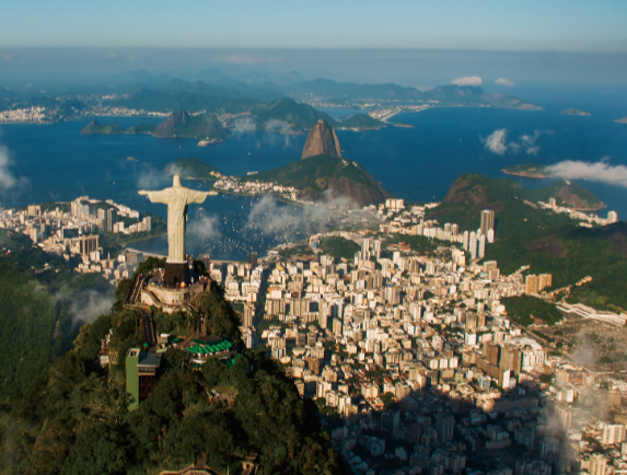 예수 상이 내려다보는 두 개의 도시: 『신의 도시』로 읽는 리우데자네이루