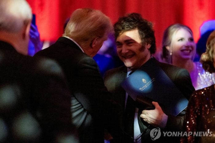"밀레이 아르헨티나 대통령, 내달 트럼프 취임식 참석키로"