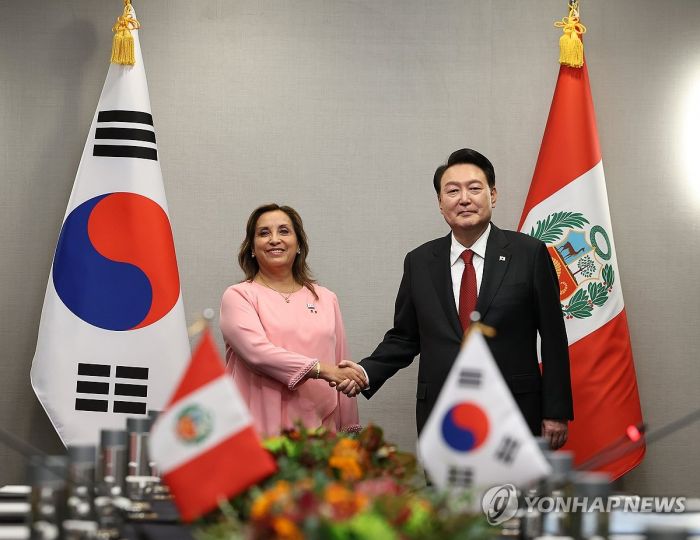 尹대통령 "내년 페루, 후년엔 한국이 APEC 의장국…긴밀히 협력"