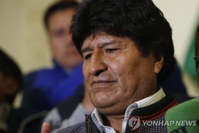 24시간 '깜깜 개표' 후 갑자기 격차 벌린 모랄레스…반발 확산(종합)