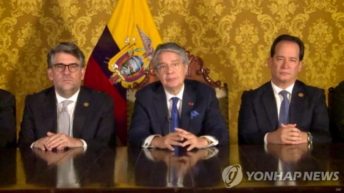 '탄핵 위기' 에콰도르 대통령, 국회 전격 해산…정국 대격랑
