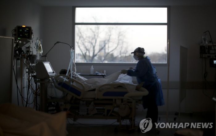 봉쇄 6개월' 아르헨티나, 코로나19는 안 잡히고 경제 휘청