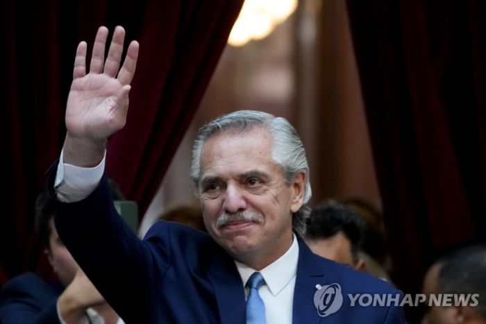 아르헨 대통령 "재선도전 안해"…10월대선 앞두고 정국 소용돌이