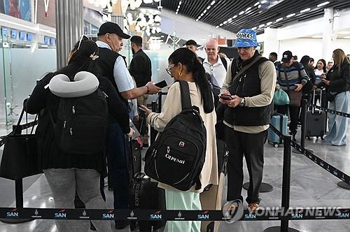 미국 압박 속 중남미에서 짐 싸는 쿠바 의사들