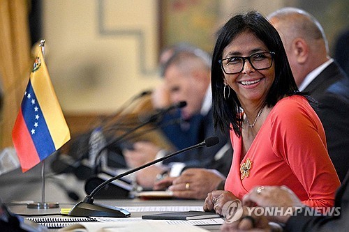 실리 챙긴 베네수 임시대통령, '트럼프 올인' 마차도는 야인신세