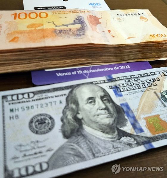 아르헨 '은닉 재산 면세' 정책에 장롱 속 달러 줄줄이 신고