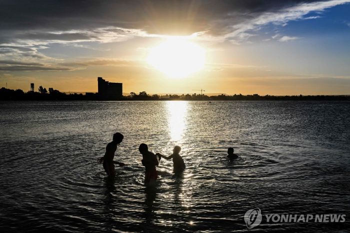 지구 반대편 남미는 '용광로'…40도 안팎 폭염에 산불까지 겹쳐