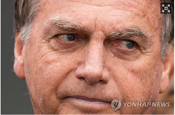복역 중 폐렴으로 중환자실 간 보우소나루…일반병실로 이동