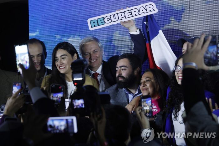 칠레, 새 헌법 제정할 의회 우파가 장악…좌파 정부 타격
