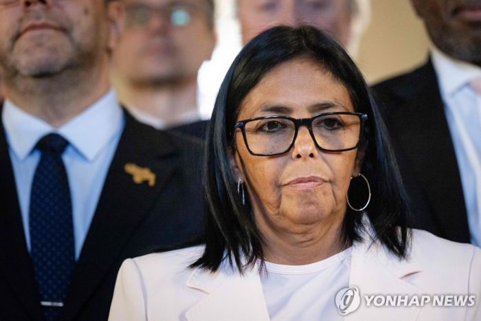 美, '트럼프 충성' 베네수엘라 임시대통령 마약수사 중단