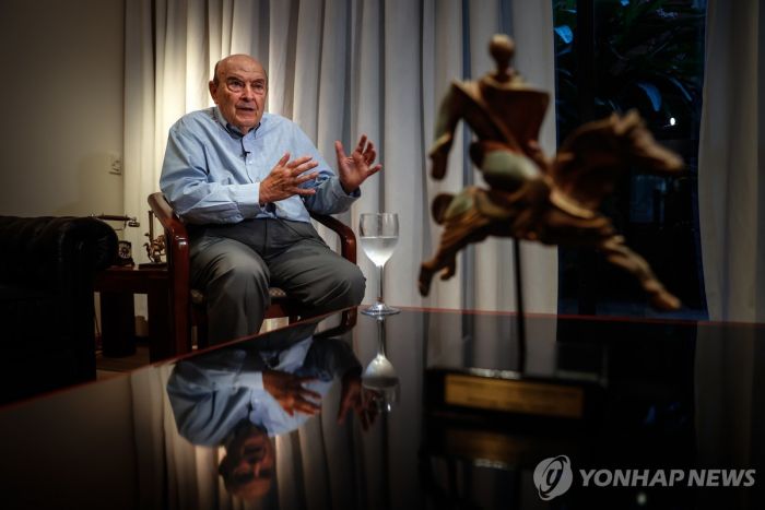 아르헨 전 경제장관 "인플레 낮추는 것보다 경제 회복이 중요"