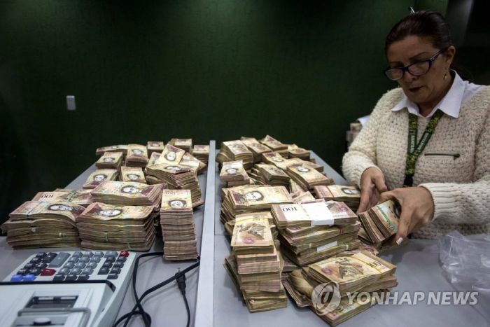 '인플레이션 800만%' 베네수엘라, 5년째 경제고통지수 1위