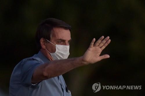'거꾸로 가는' 브라질…"새 변이 때문에 봉쇄 안돼"