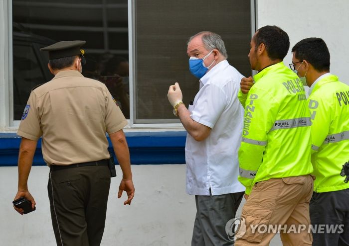 에콰도르 전 대통령, '조직범죄' 혐의로 두 달 만에 또 체포