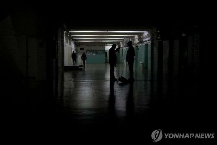 [월드＆포토] "전기요금 낼 돈이 없다"…불 꺼진 '지성의 전당' 아르헨 국립대