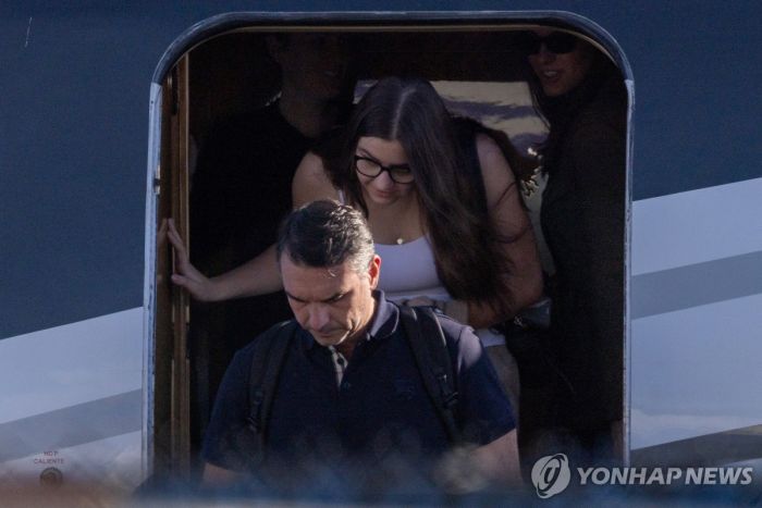 마치 야반도주하듯…대선 패배 후 3일만에 美 도착한 보우소나루(종합)