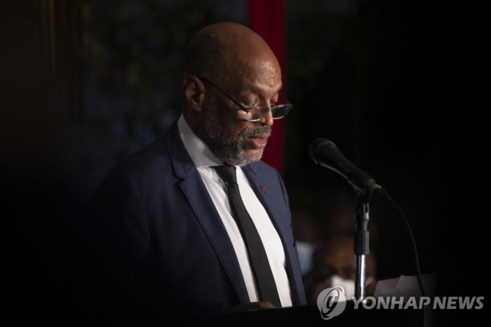 대통령 암살된 아이티서 이번엔 총리 일행이 갱단의 총격 받아