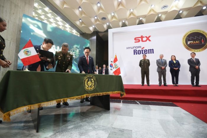 현대로템·STX, 페루에 장갑차 공급계약…페루대통령 "韓 감사"