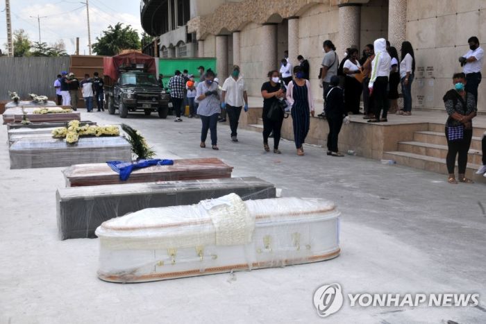 에콰도르서 잘못 전달된 코로나19 시신…살아있는 사람 장례치러 송고시간2020-04-27 …