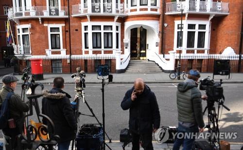 유엔 보고관 "에콰도르, 어산지 추방하면 안돼"