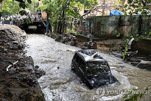 도미니카공화국 하루 300㎜ '물폭탄'…2세 여아 사망