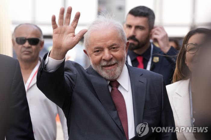 극우 대통령이 내세운 '선심성 정책', 좌파 룰라가 이어간다