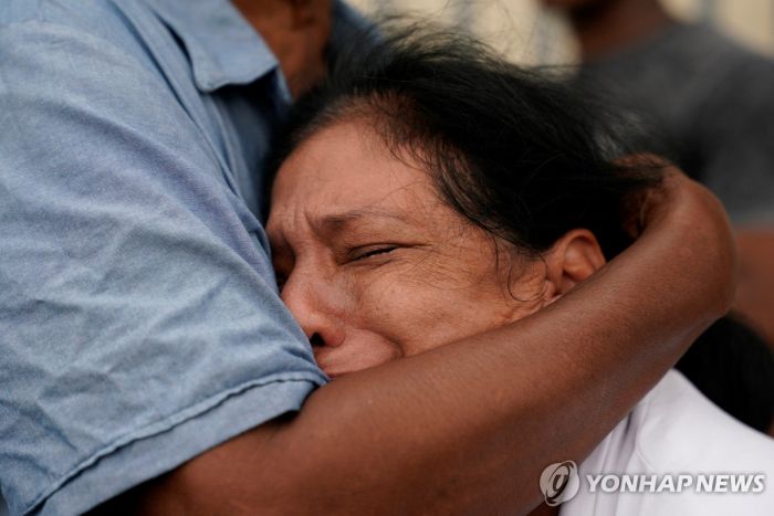 에콰도르 실종 소년 넷 불에 타 주검으로 발견…軍개입 정황