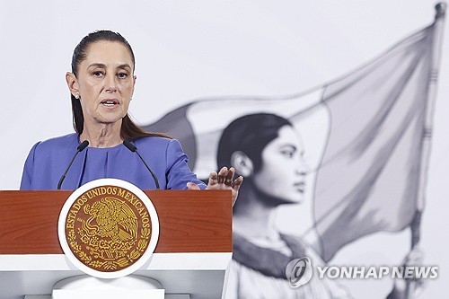 셰인바움 대통령 "멕시코, 쿠바에 석유 보낼 권리 있어"
