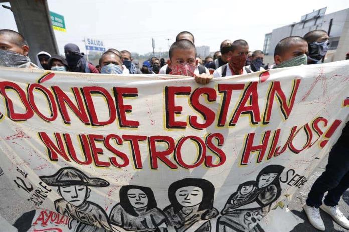 La rabia de los familiares de los 43 de Ayotzinapa…