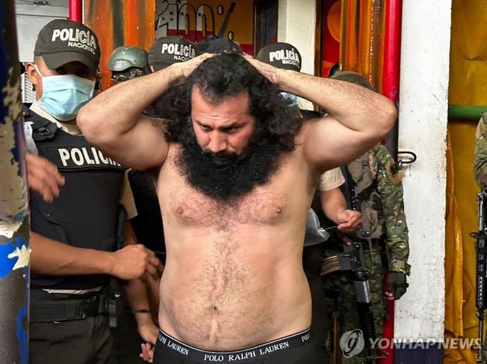 '대선 후보 살해 지시 의혹' 에콰도르 카르텔 두목 탈옥