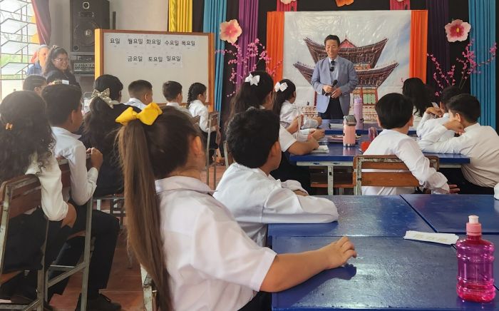 파라과이 학교서 "가나다라"…'한국어 제2외국어' 학습 증가세