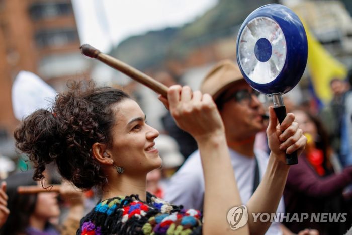 "빈 냄비처럼 내 배도 텅 비어"…분노·애환의 중남미 냄비 시위
