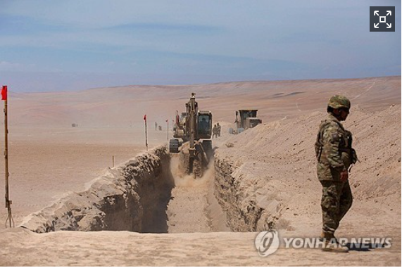칠레 국경장벽 도입 이어 체류권부여 폐지…'반이민' 본격화