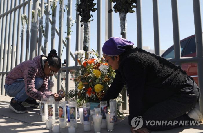직원, 문 잠근채 현장 떠나"…멕시코 이민청 화재, 사망 40명으로
