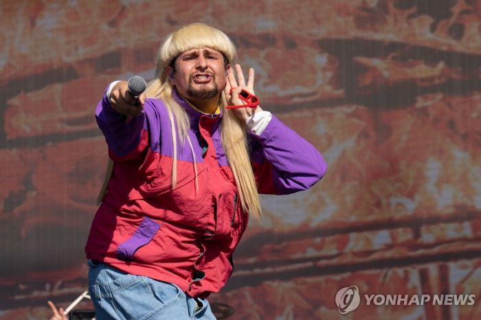 美 개성파 뮤지션 올리버 트리, 브라질서 헬기 추락으로 사망