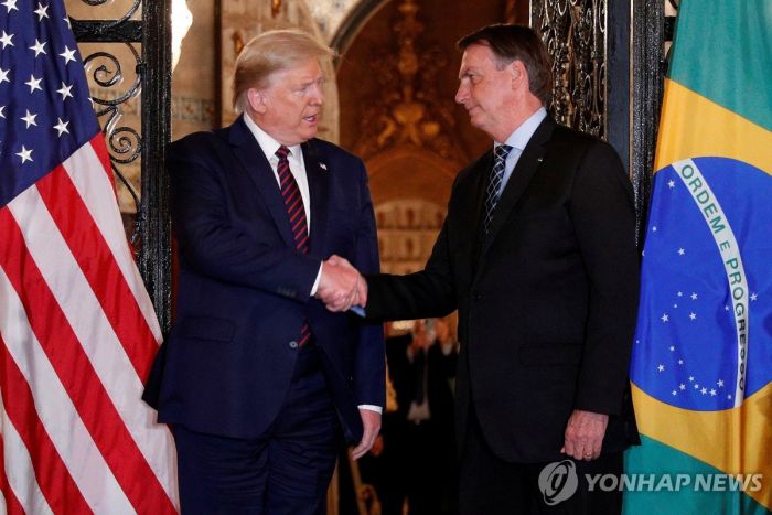 '열대의 트럼프' 브라질 보우소나루 "트럼프 취임식 초대받아"