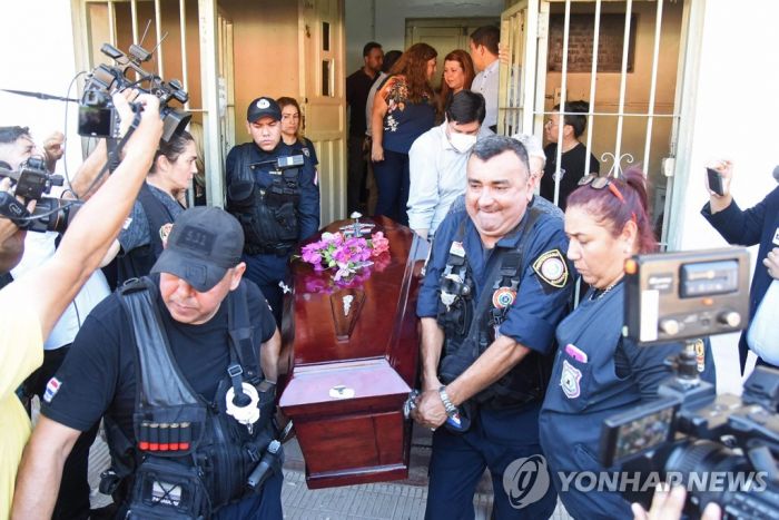 파라과이 교도소로 반군지도자 시신 운구…장관, 8시간만에 경질