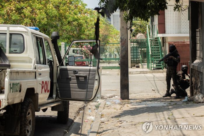 '갱단 활개·무정부 상태' 아이티에 과도위원회 공식 구성