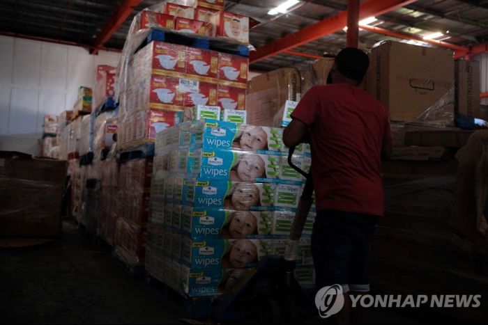 창고에 잠자고 있던 재난 구호물품…푸에르토리코 주민들 '부글'