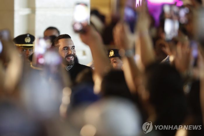 엘살바도르 부켈레 "독재자라 불려도 좋다…갱단척결 지속할 것"