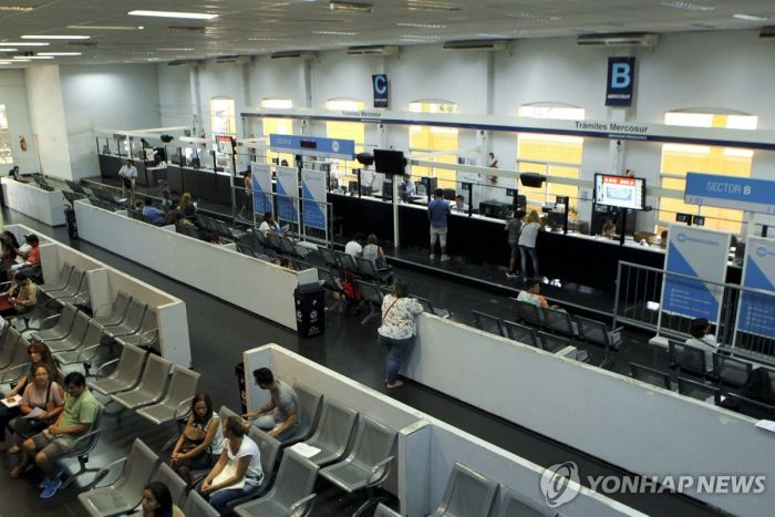 "범죄 기록 없는 분만 오세요"…아르헨, 외국인 입국 조건 강화