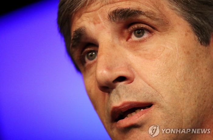 아르헨 밀레이정권, 90년대 위기해결 나섰던 메넴정권 1기 지향?