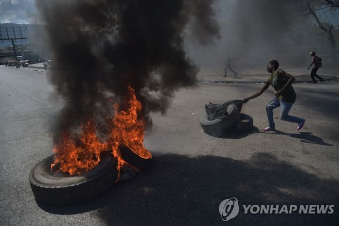 카리브해 빈국 아이티서 나흘째 대통령 퇴진시위…최소 4명 사망