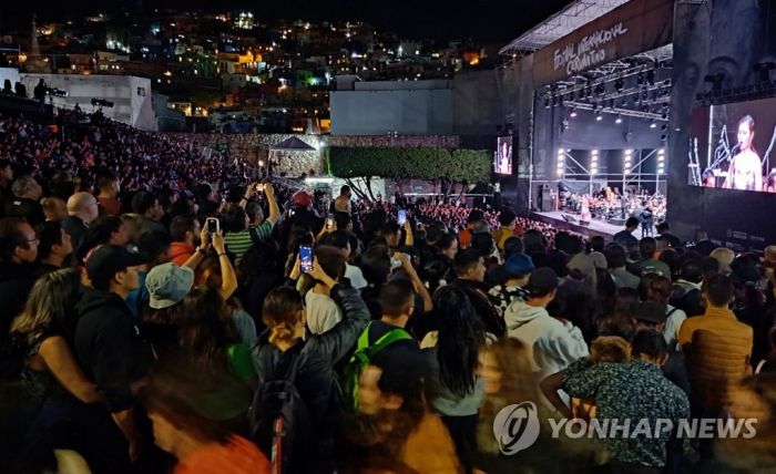 멕시코 밤 물들인 K-컬처…중남미 최대 '세르반티노 축제' 개막