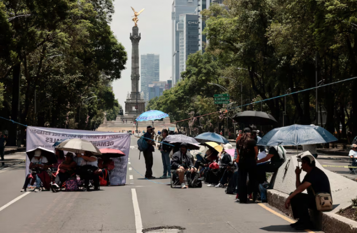 La CNTE se parte en dos y abre de nuevo la puerta …