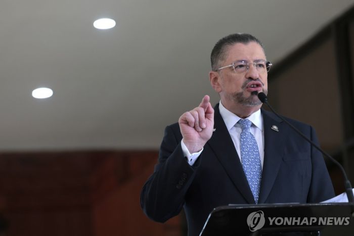 불법선거자금 혐의 코스타리카 대통령 수뢰 혐의까지 '얼룩'