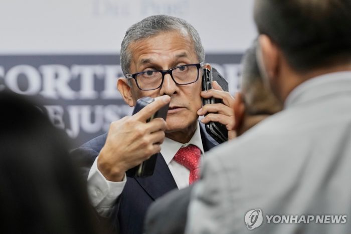 '돈세탁' 페루 前대통령 부부 나란히 징역 15년 받아