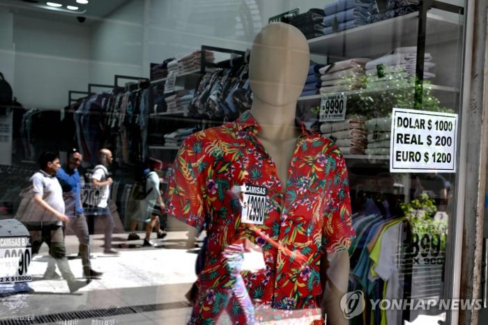 폭락하는 아르헨티나 통화…암시장서 달러당 1천 페소 돌파