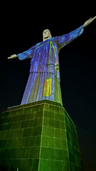 파란 한복 입은 브라질 리우데자네이루 예수상