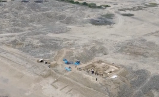 Archeologists discover ancient tomb in Peru